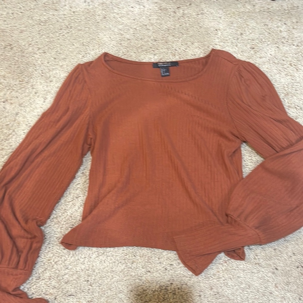 Long-sleeve crop